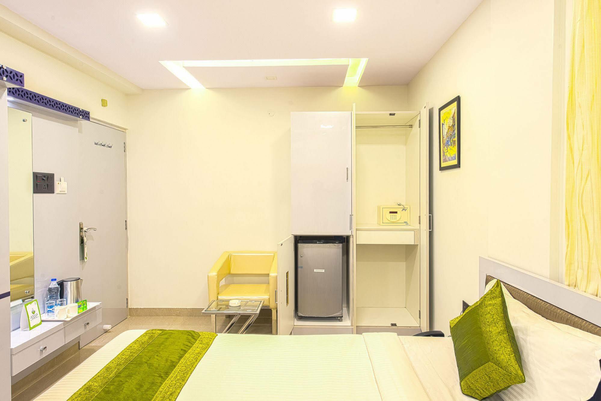 Treebo Orion Sapphire, Beck Bagan Hotel Колката Екстериор снимка