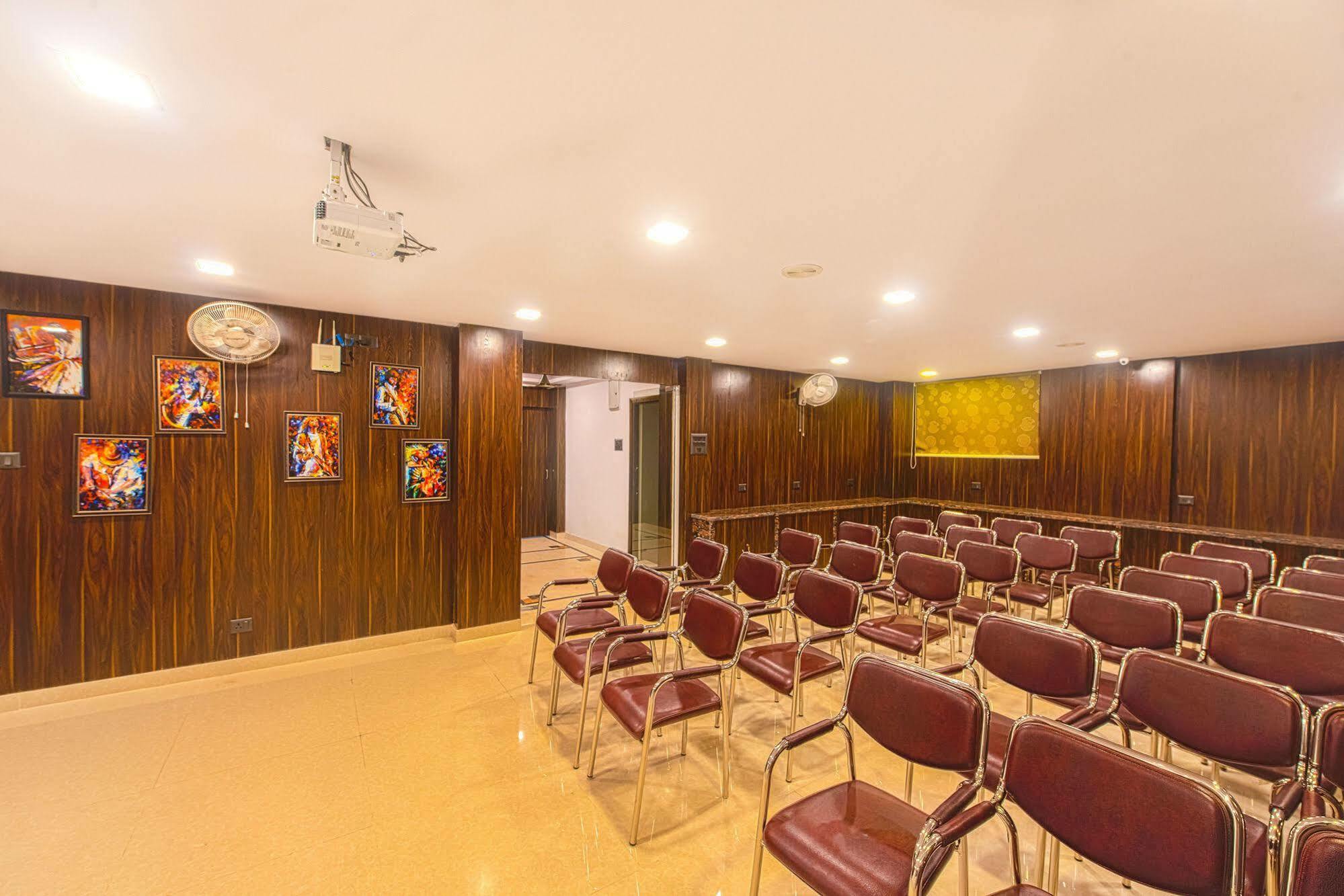 Treebo Orion Sapphire, Beck Bagan Hotel Колката Екстериор снимка