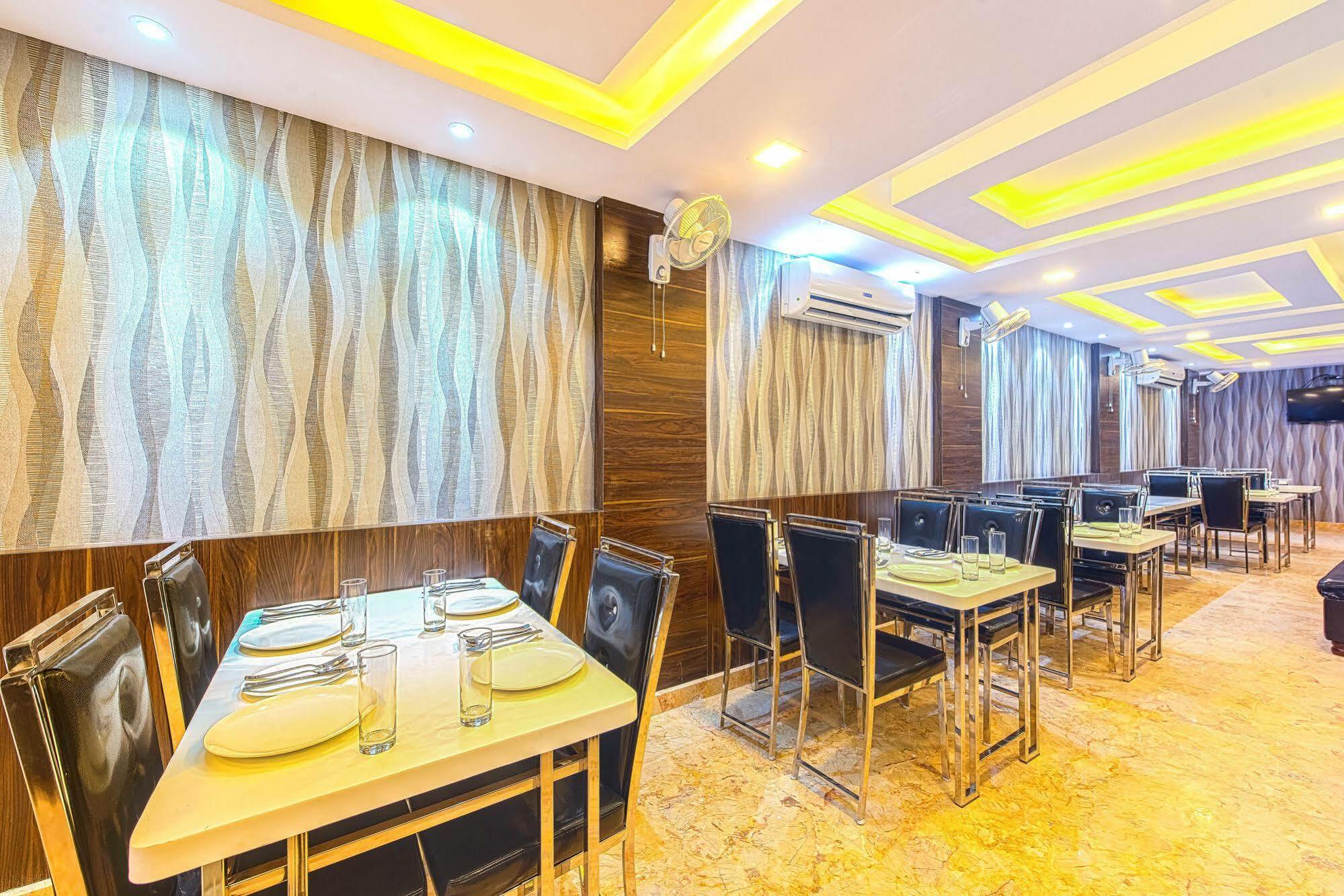Treebo Orion Sapphire, Beck Bagan Hotel Колката Екстериор снимка