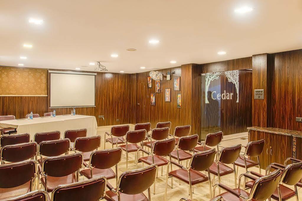 Treebo Orion Sapphire, Beck Bagan Hotel Колката Екстериор снимка